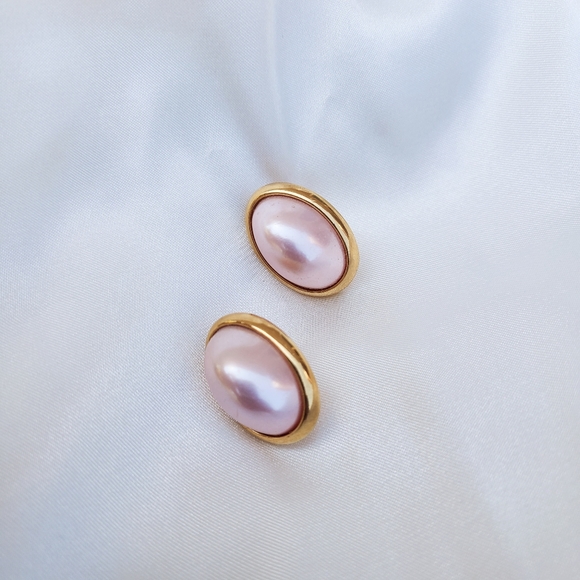 Vintage Jewelry - 《Vintage》 gold and pink pearl earrings Vintage Jewelry - 《Vintage》 gold and pink pearl earrings